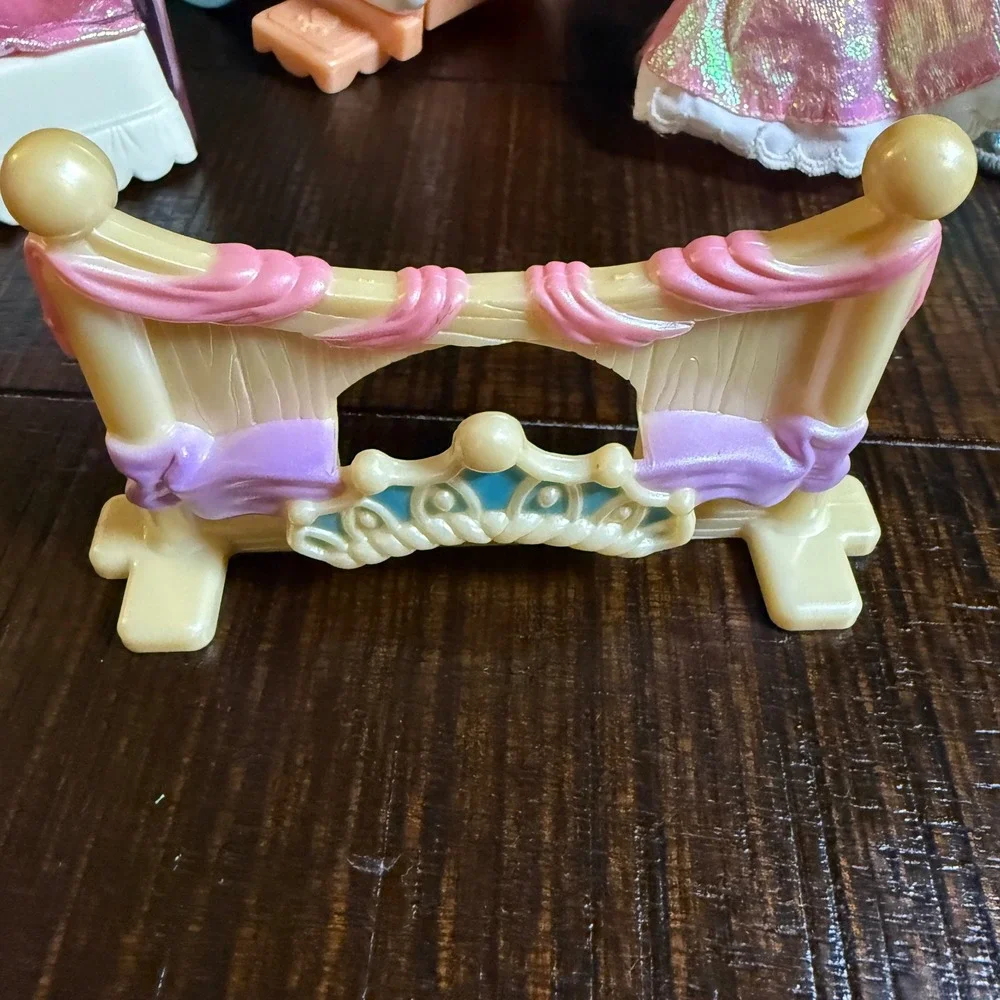 1995 Fisher-Price Loving Family Once Upon A Dream Dollhouse Accessory Figure Lot